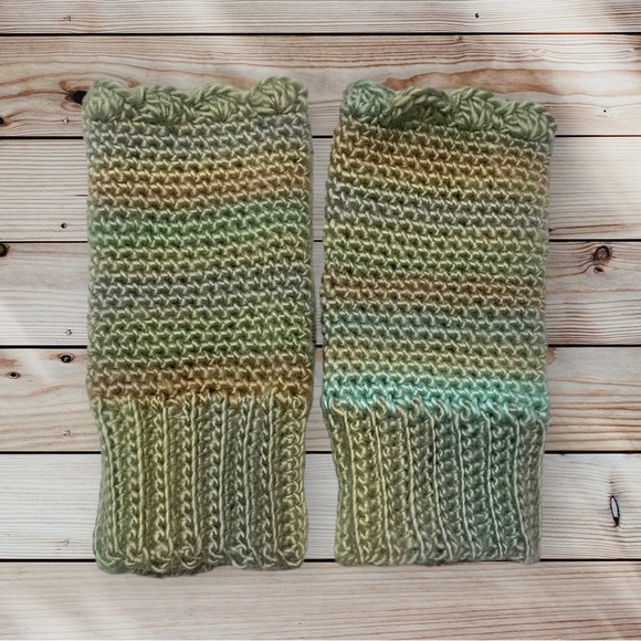 Handmade fingerless wrist crochet gloves - Picture 2 of 5